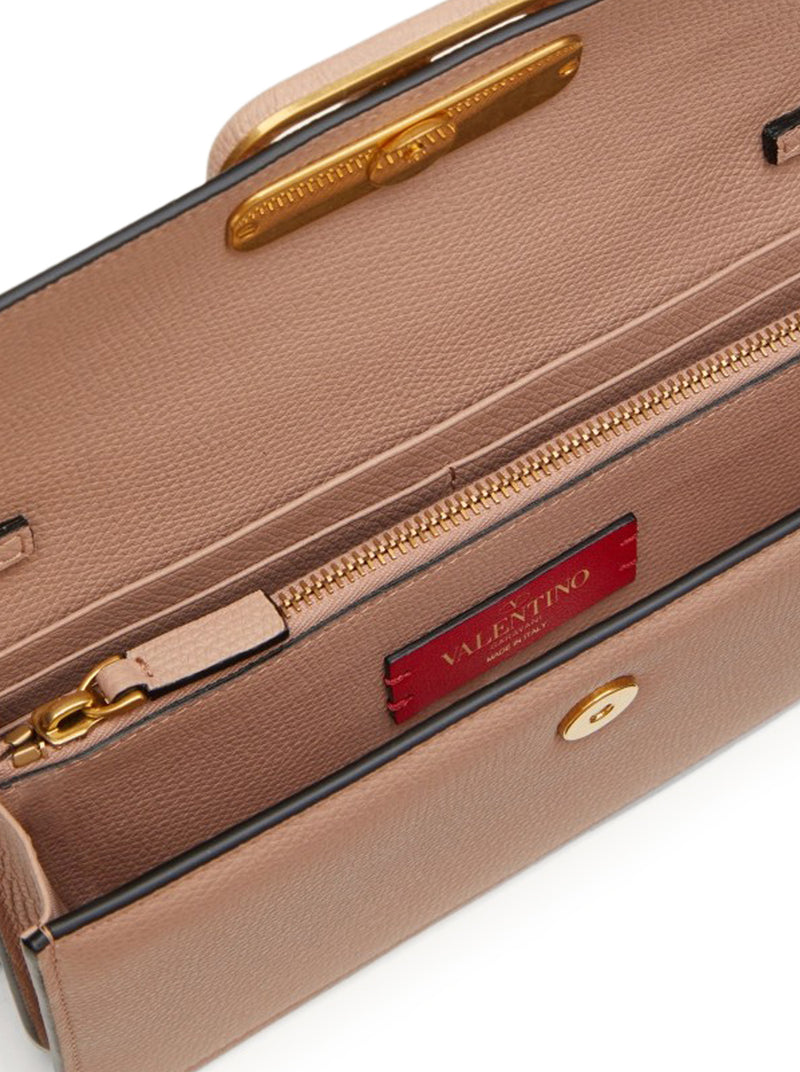 VLOGO SIGNATURE CHAIN WALLET IN HAMMERED CALFSKIN