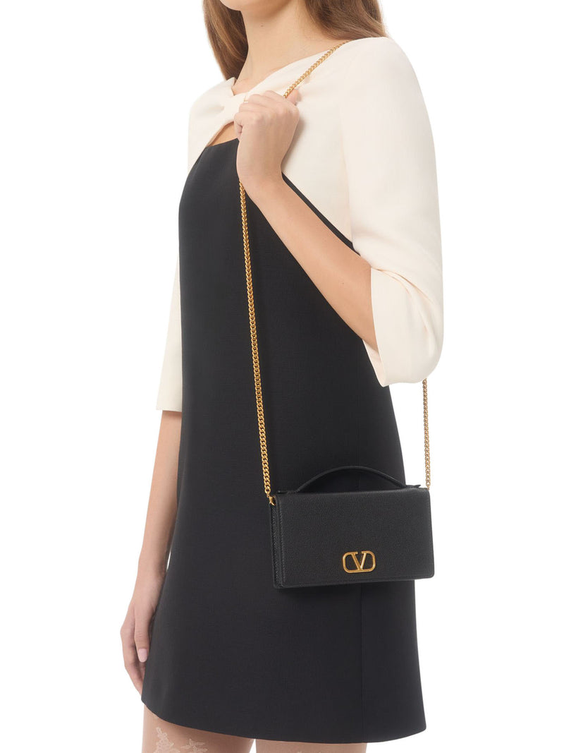 VLOGO SIGNATURE CHAIN WALLET IN GARNET CALFSKIN