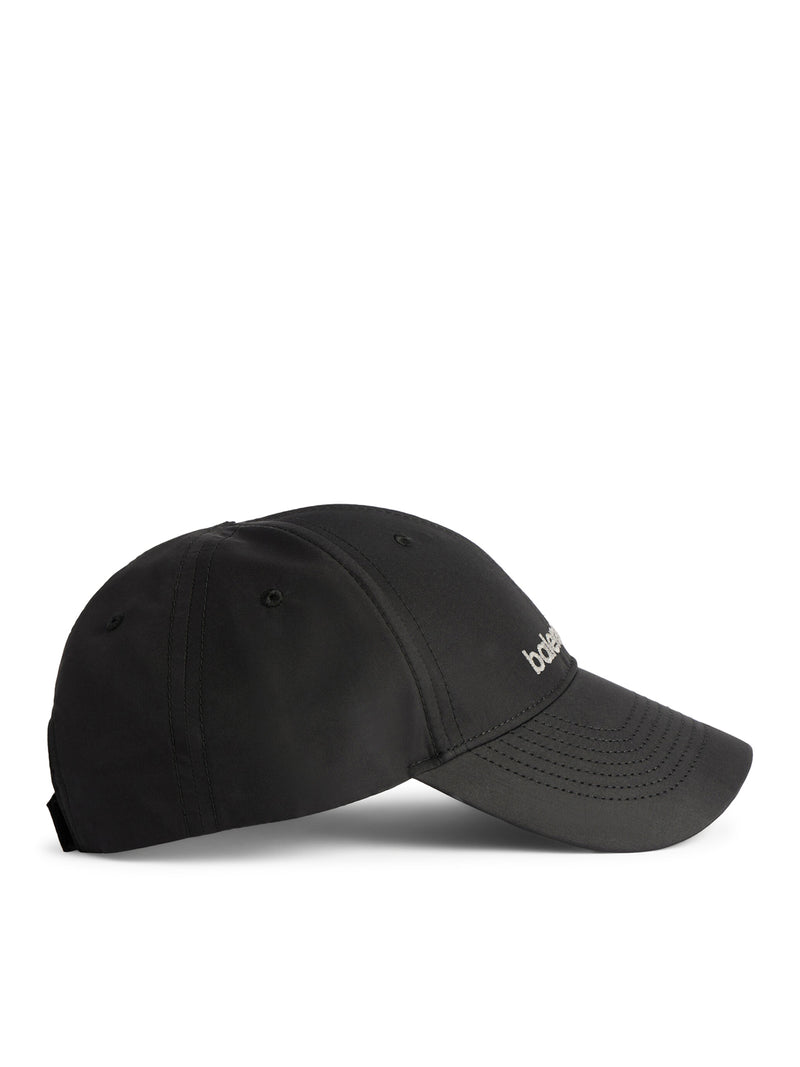 MEN`S TECHWEAR HAT IN BLACK