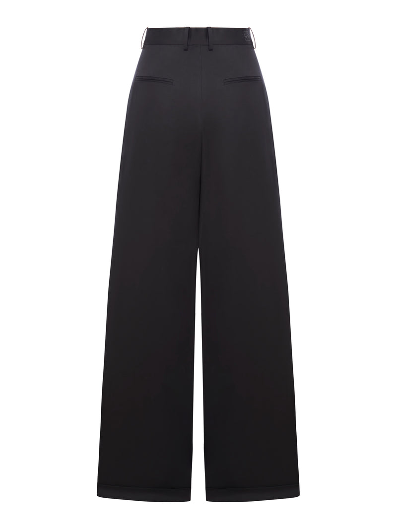 pleated trousers