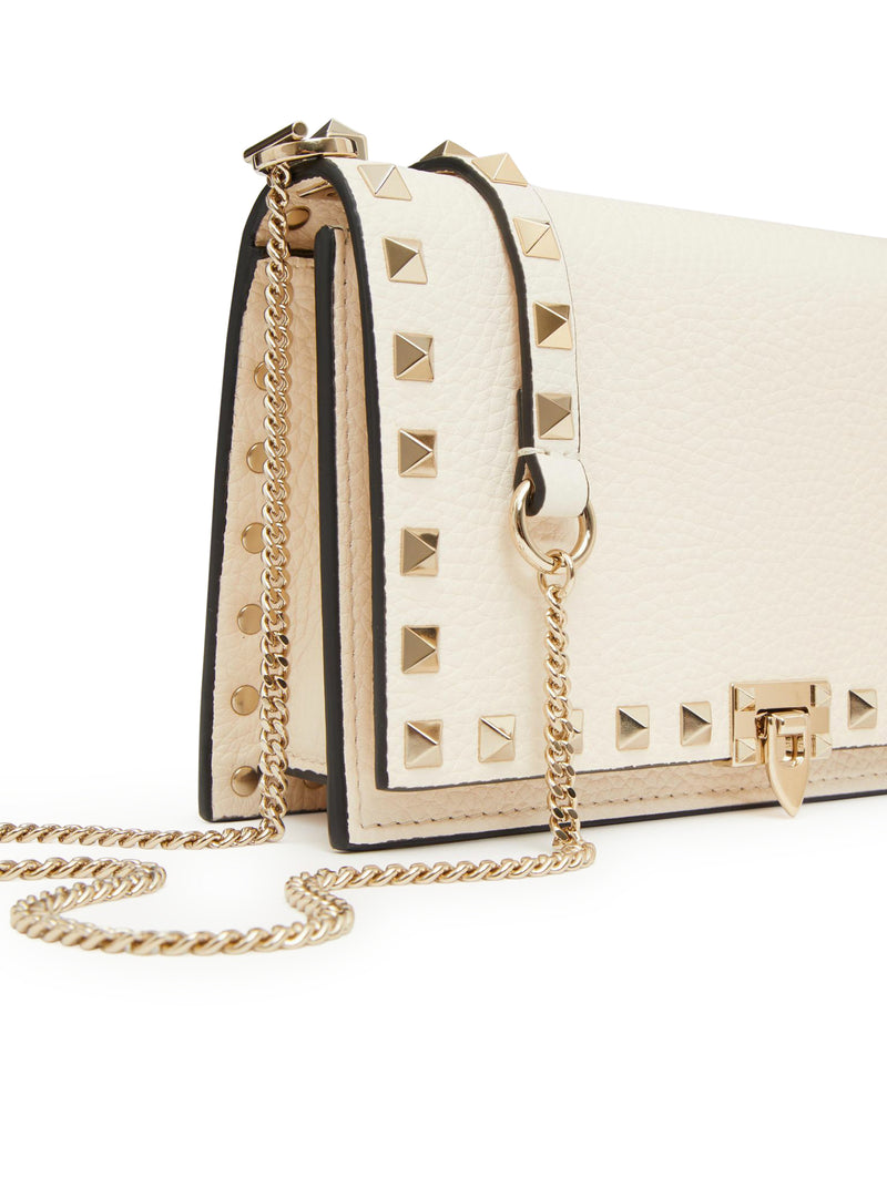 POUCH WITH ROCKSTUD CHAIN IN GRAINED CALFSKIN