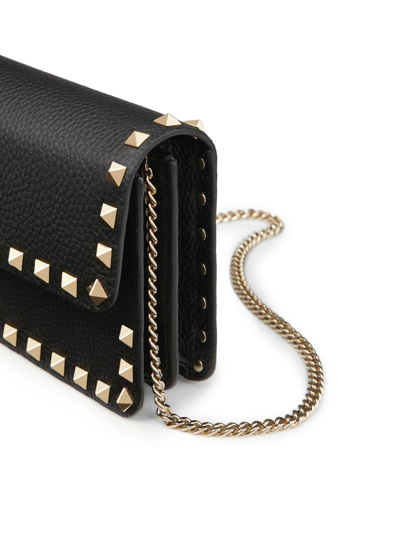 ROCKSTUD CHAIN ??POUCH IN GARNET CALFSKIN