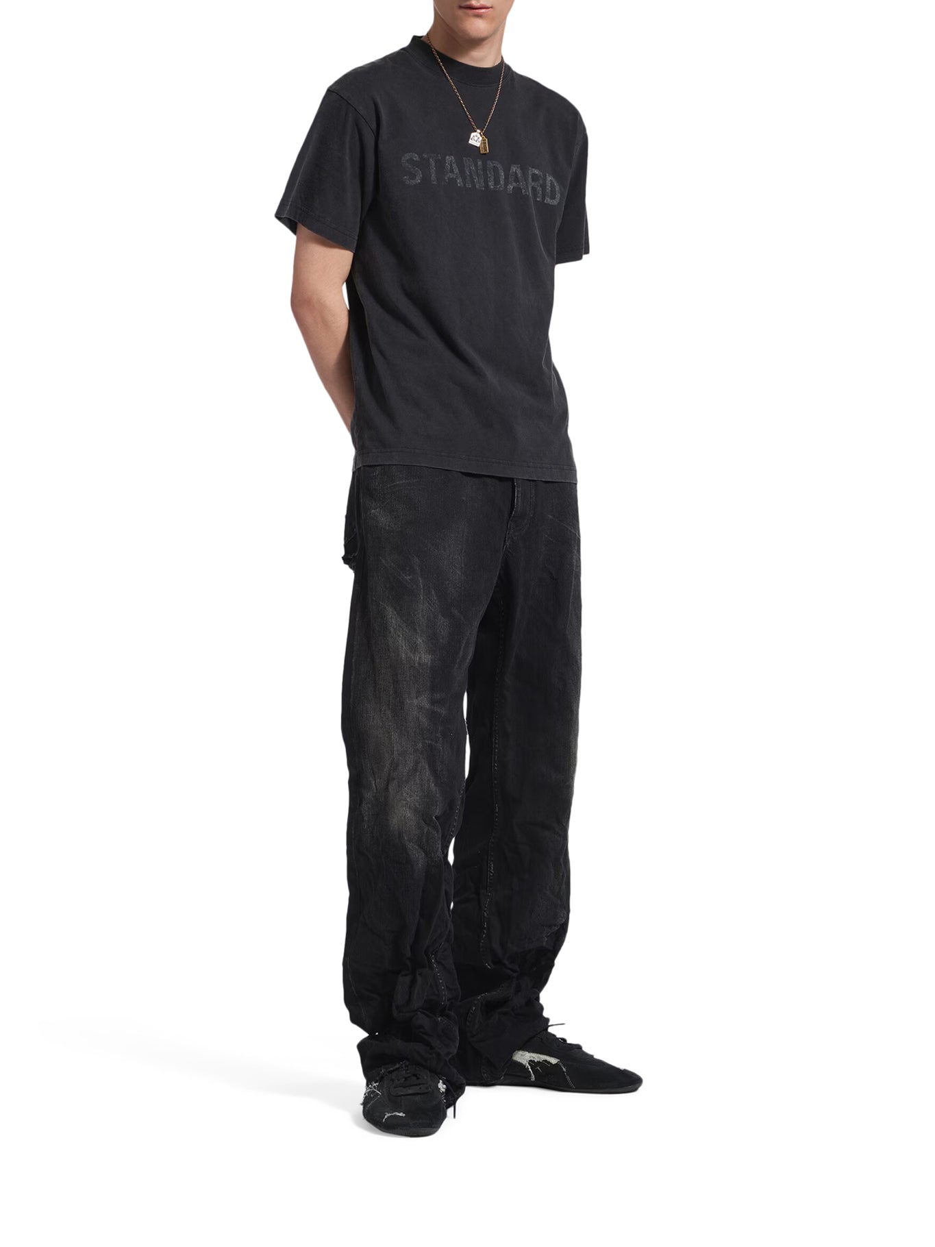 STANDARD REGULAR FIT T-SHIRT IN BLACK DÉLAVÉ