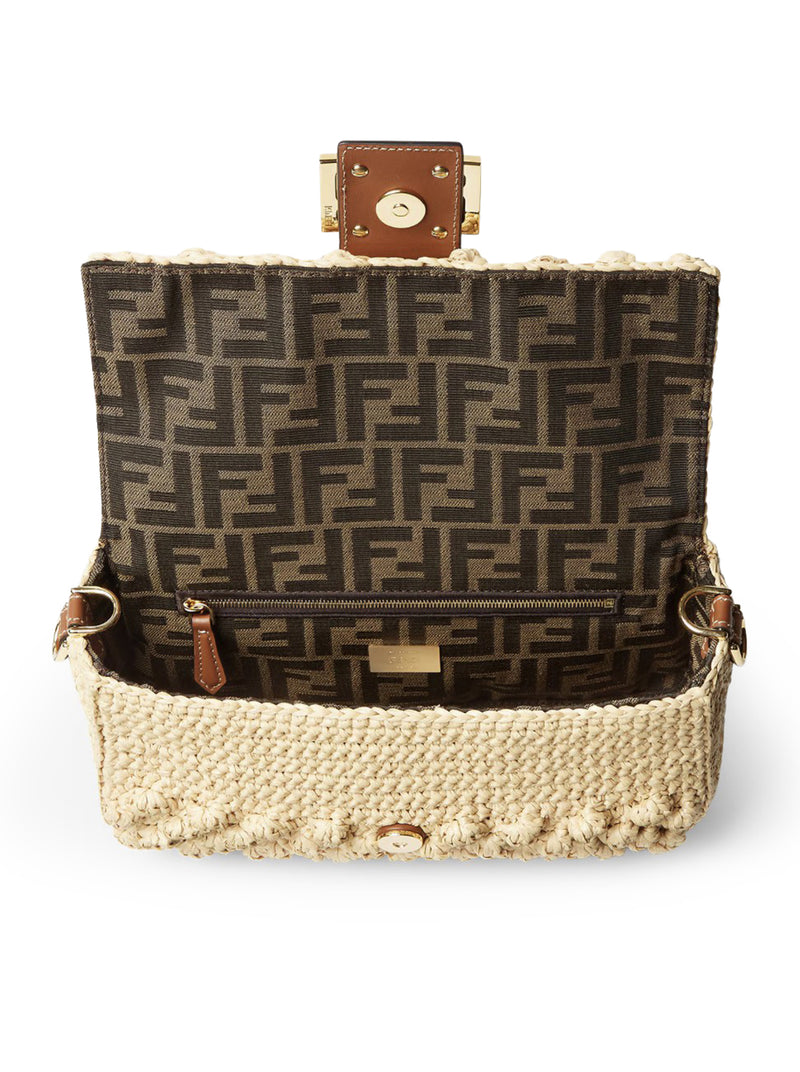 BAGUETTE BAG IN RAFFIA WITH A HAZELNUT STITCH