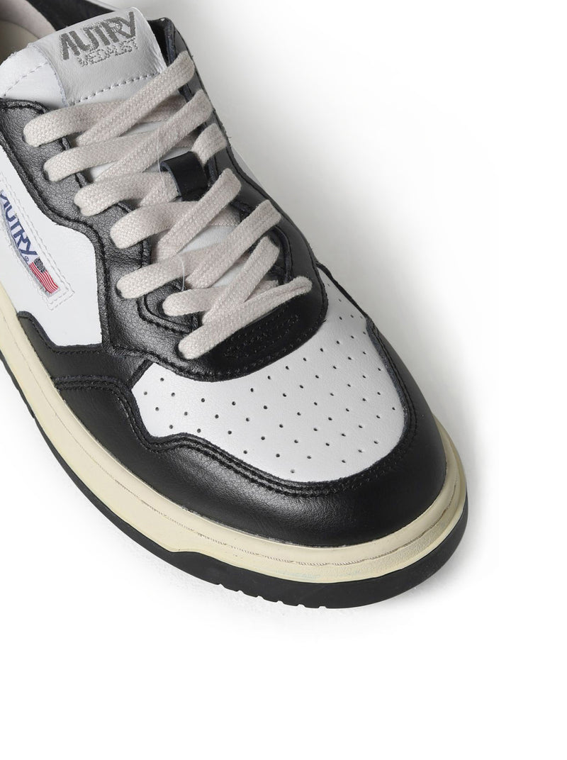 MEDALIST LOW SNEAKERS IN WHITE BLACK LEATHER