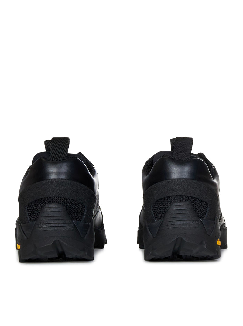 Hybrid trekking shoes in black long-haired suede and Vibram® sole.